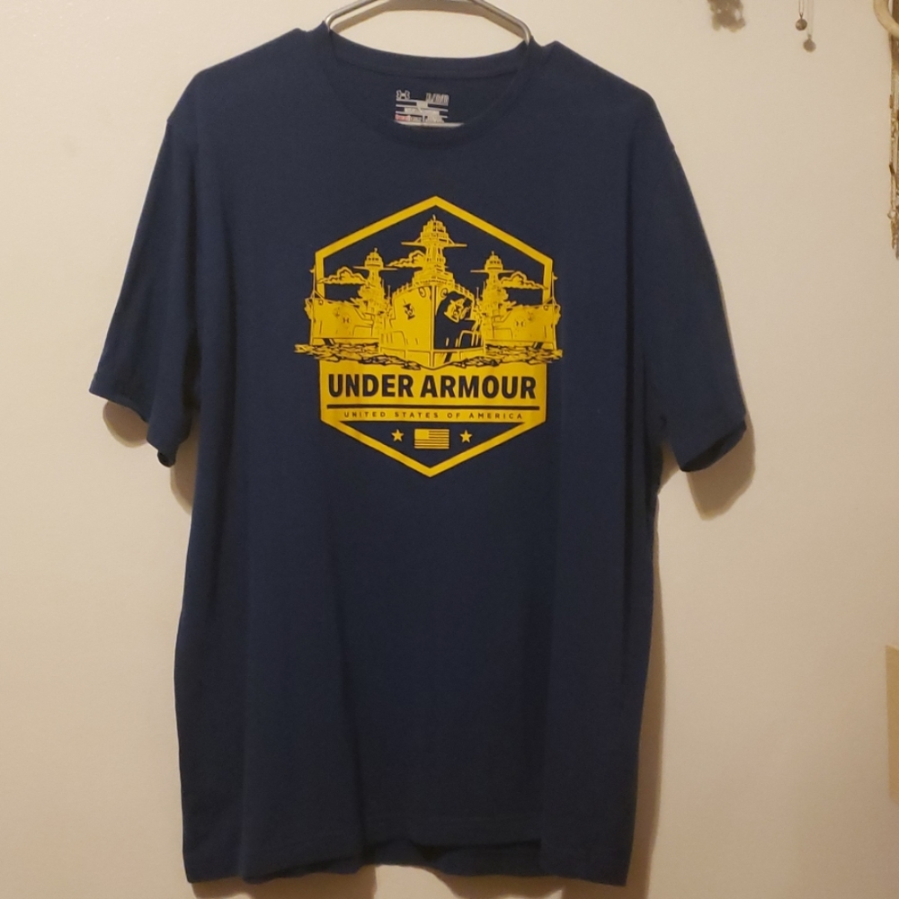 Navy Under Armour t-shirt